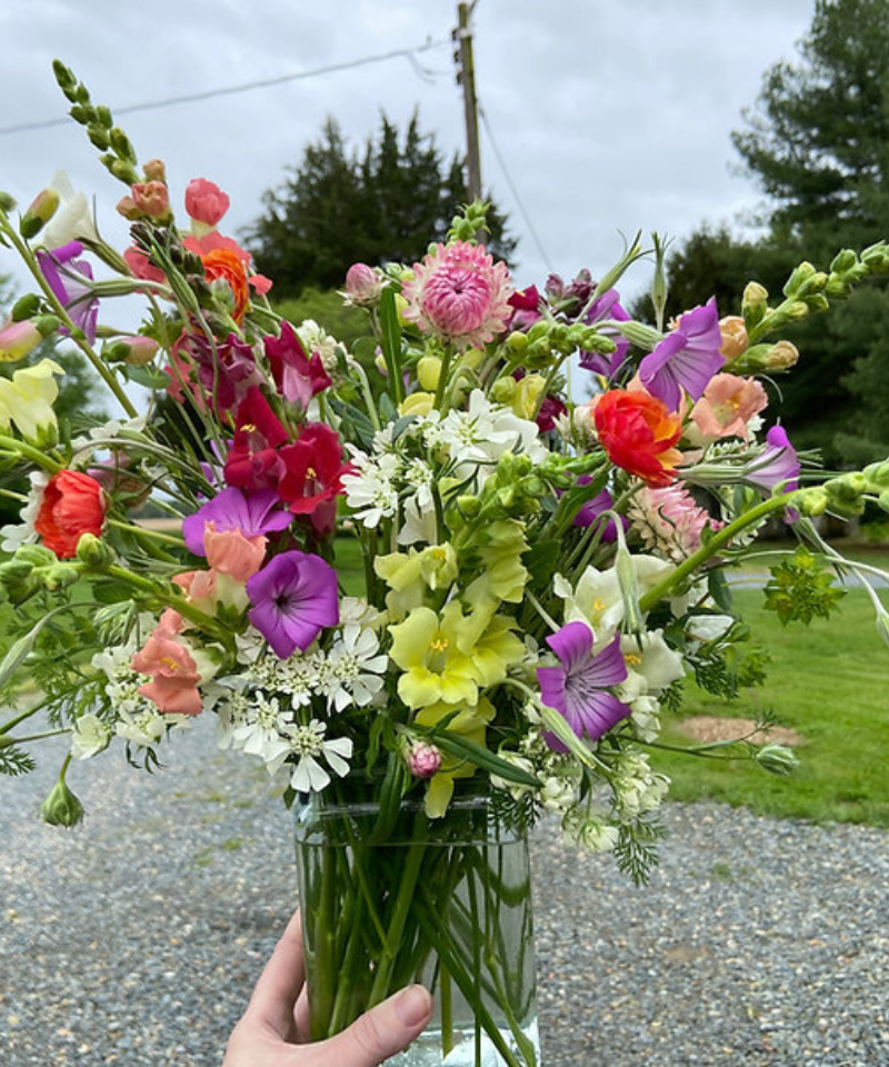 Flower vase arrangment full of pastel spring flowers