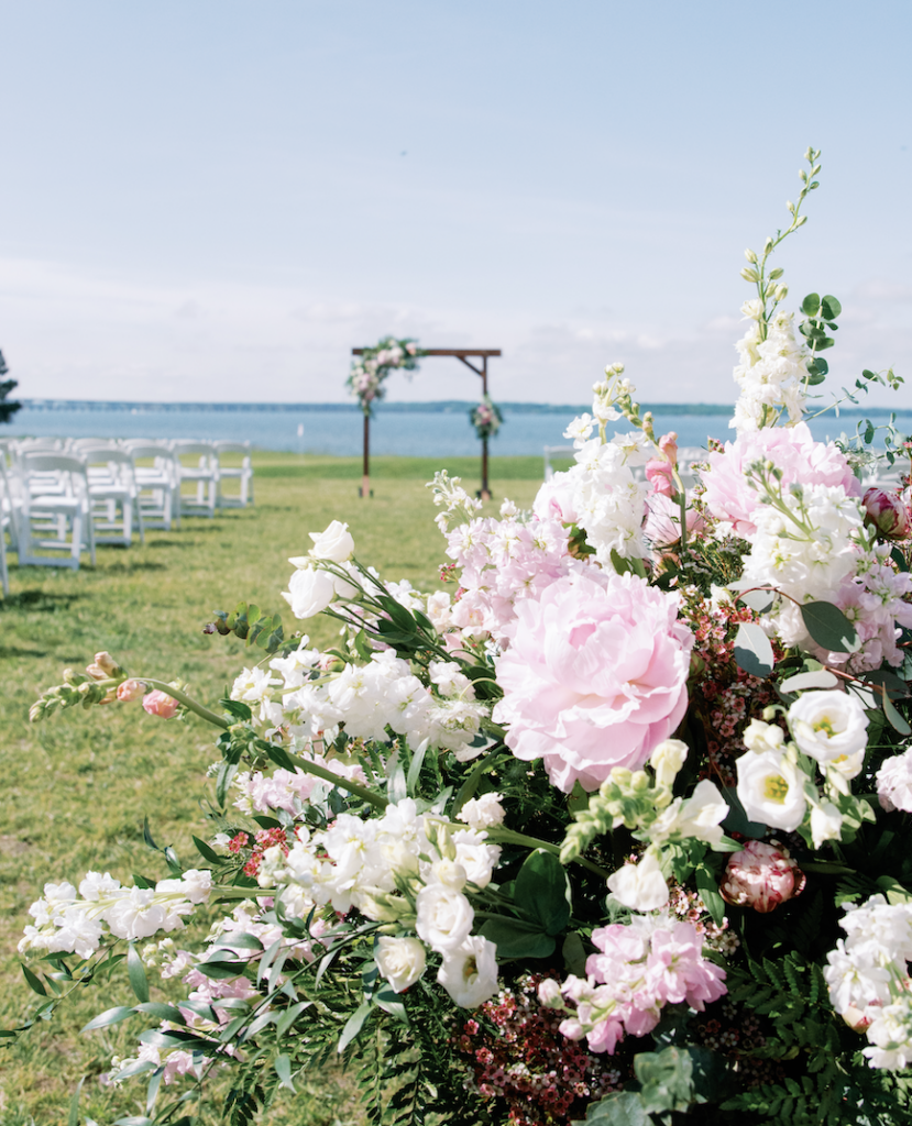 ceremony white and pink flowers with pedestal and arch