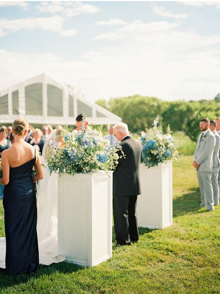 ceremony pedestal pieces blue and white