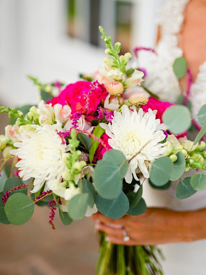 pink and white summer wedding bouquet