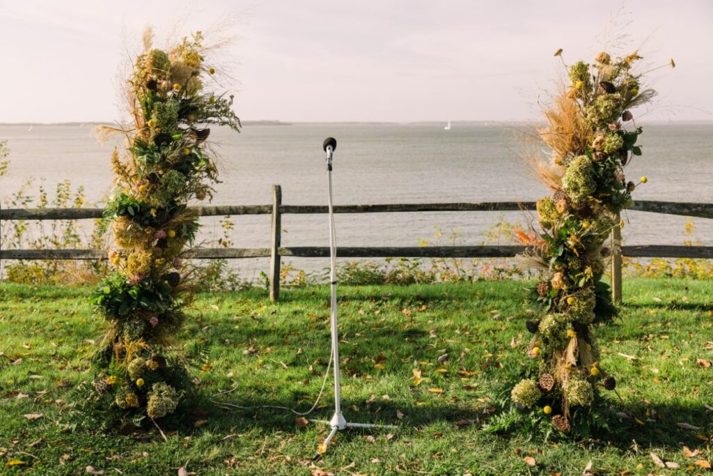 floating arch at great oak manor