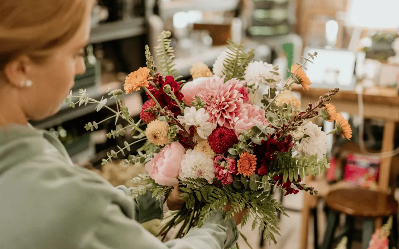 shop_heroimage Lizzy creating an arrangement in the shop