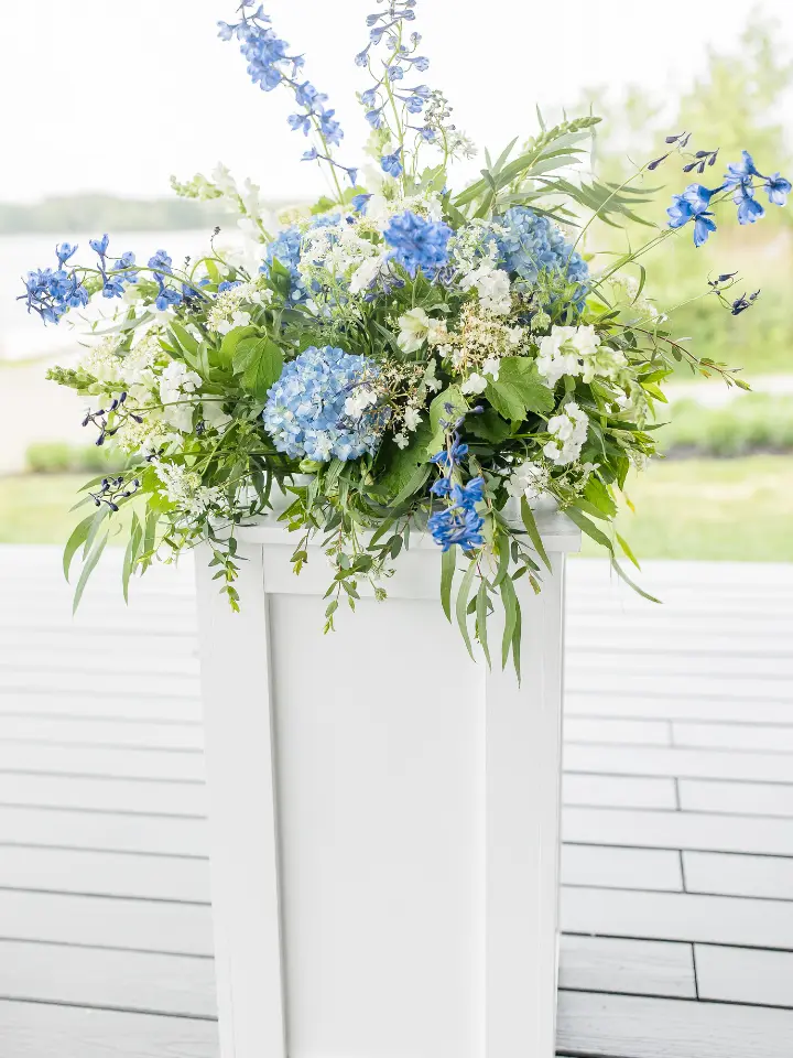 hodsonboathouse1 Blue and white flowers on a pillar