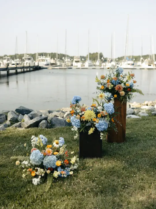 blueyelloworangepedestals Ground pedestals