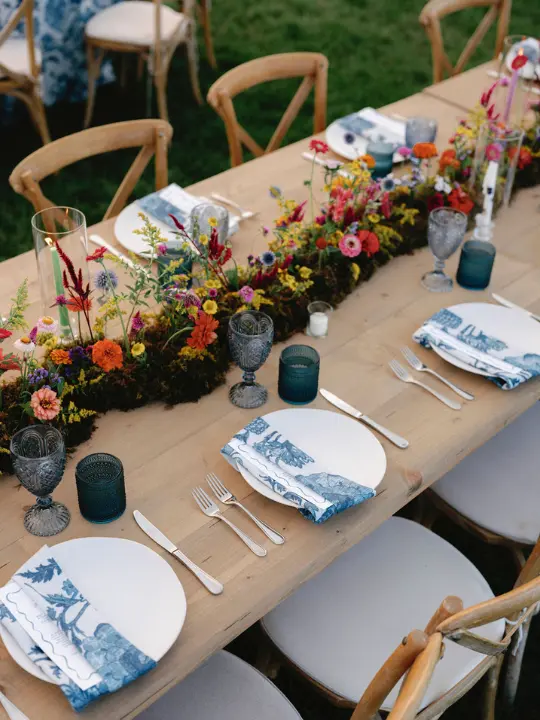 floralrunnerarrangement Floral arrangement as a runner