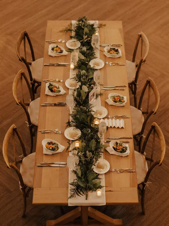 greeneryonarectangle Greenery centerpiece on a rectangular table