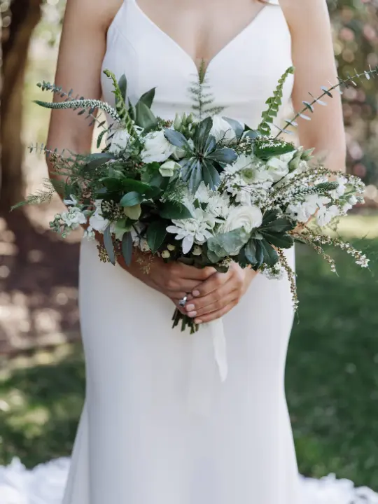 neutralgreenandwhitebouquet Bride carrying a white and green bouquet