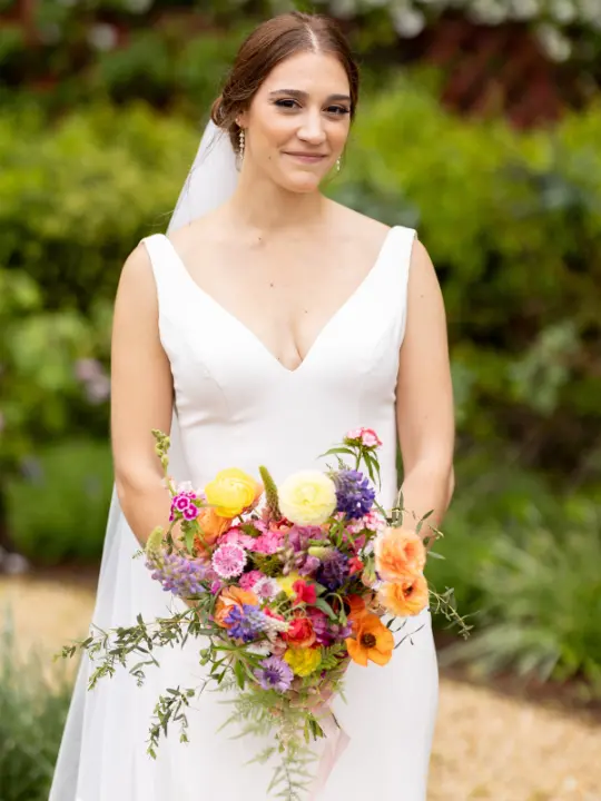 pacahousewedding2 Bride posing with bouquet