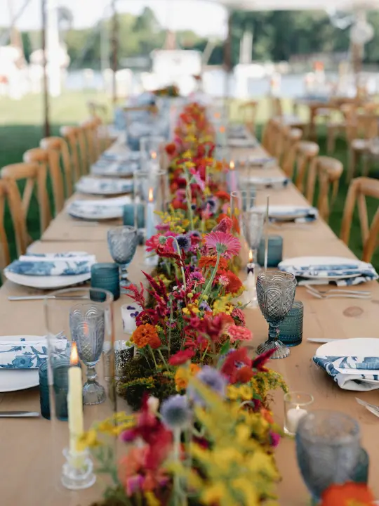 runnerfloralrrangement Floral arrangement as a runner