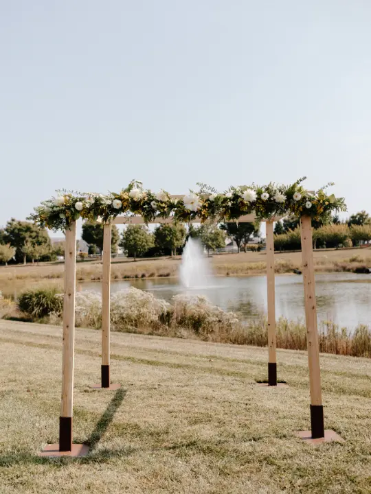 simplegreeneryandfloralsonawoodenchuppah Simple florals on a wooden chuppah