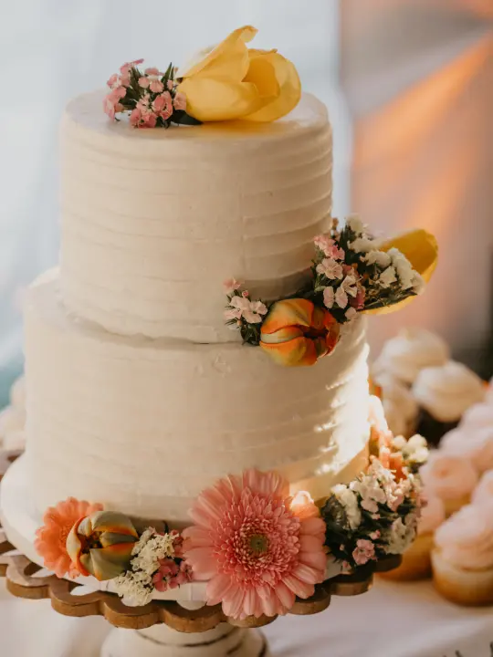 springpastelfloralsoncake spring pastel florals on a cake