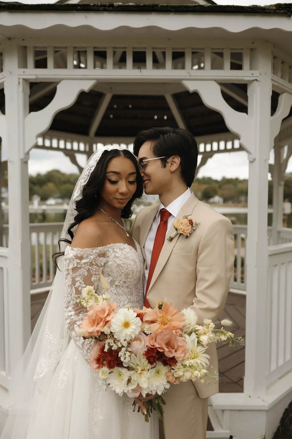 bride-groom-wildly-native Bride and Groom with Wildly Native Florals