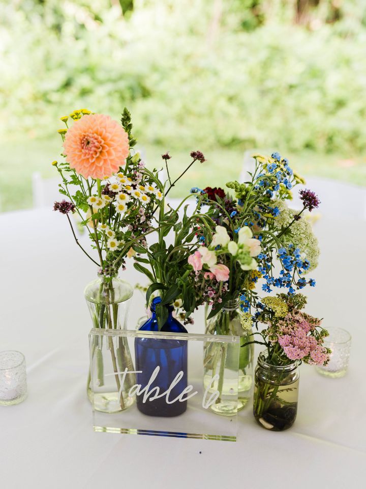 DIY bud vases for wedding table centerpiece.